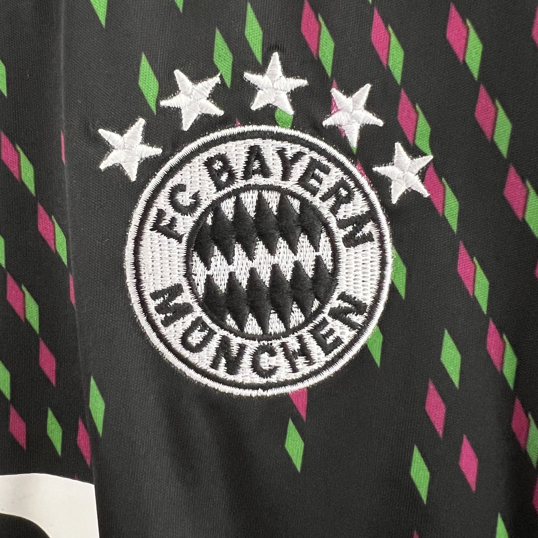 Conjunto Infantil Bayern de Munique 23/24 – Away
