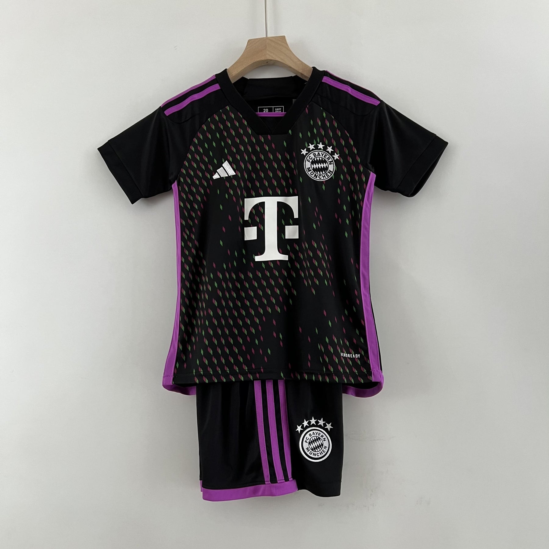 Conjunto Infantil Bayern de Munique 23/24 – Away