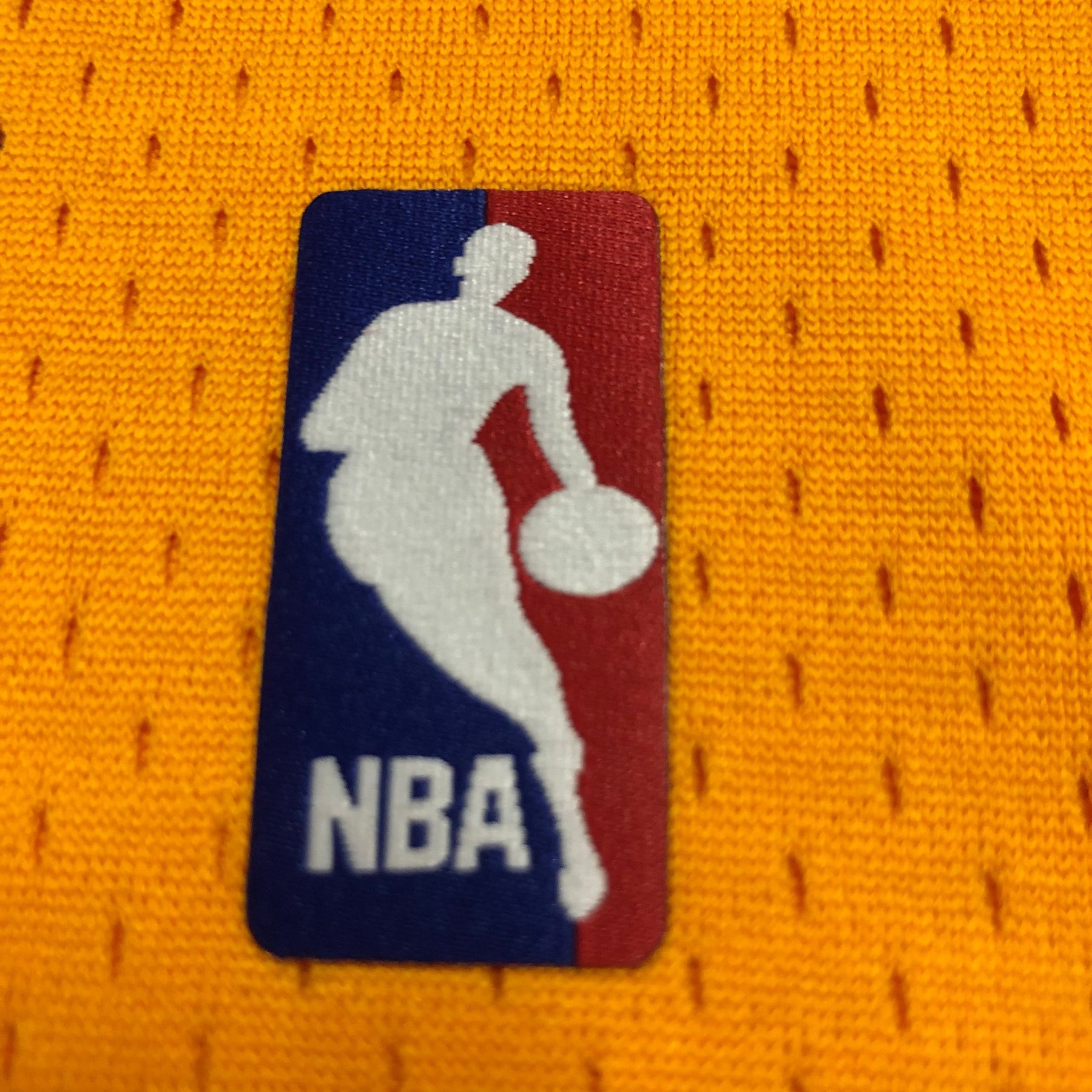 Regata Mitchell & Ness Los Angeles Lakers 1999-00 Dourada