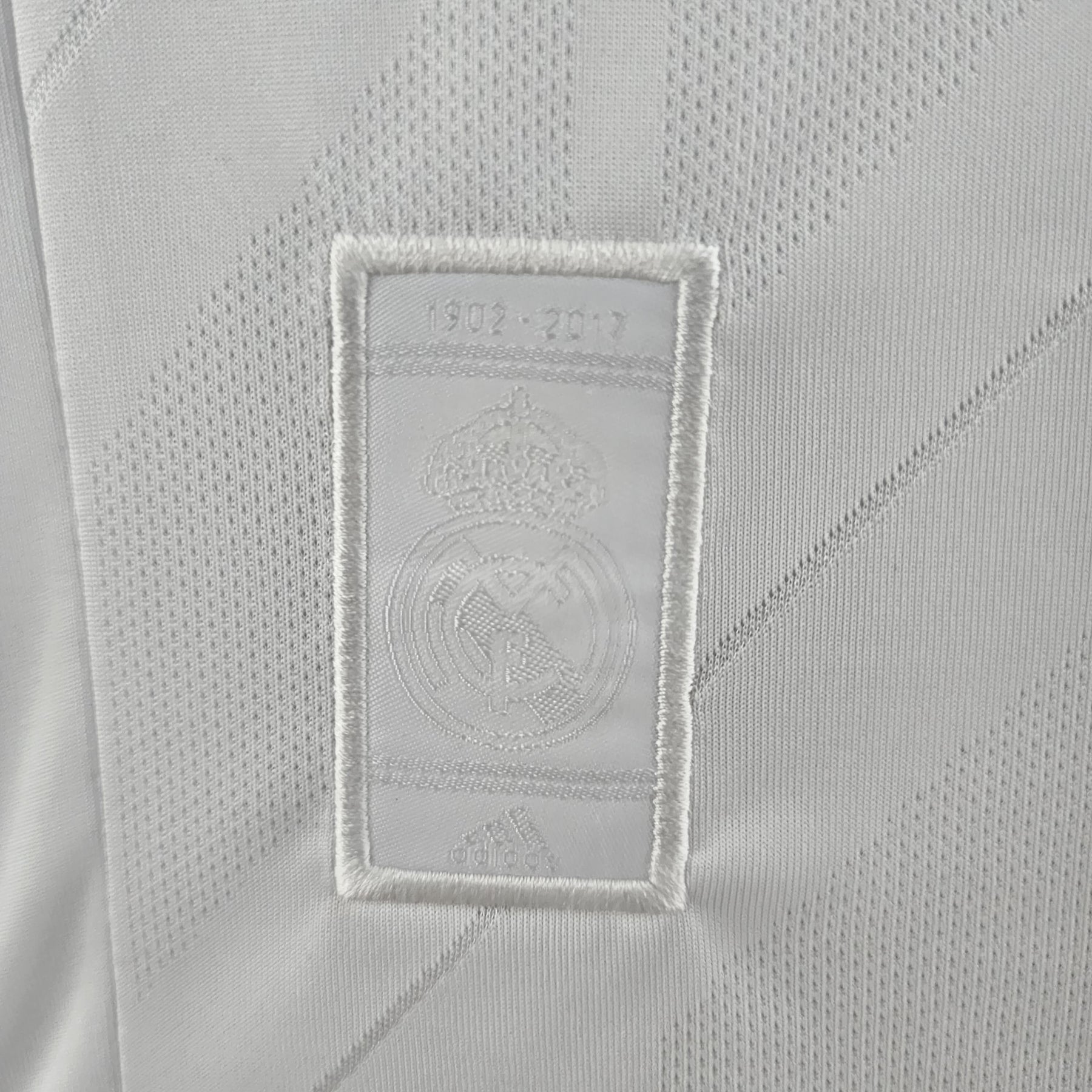 Camisa Retrô Real Madrid 17/18 – Versão Torcedor Home
