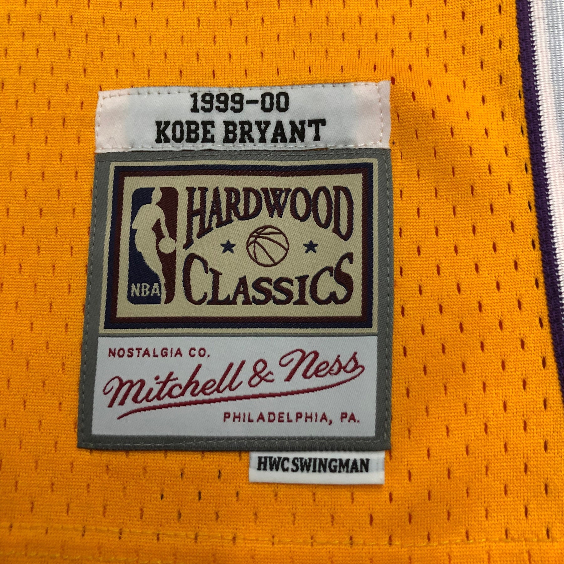 Regata Mitchell & Ness Los Angeles Lakers 1999-00 Dourada