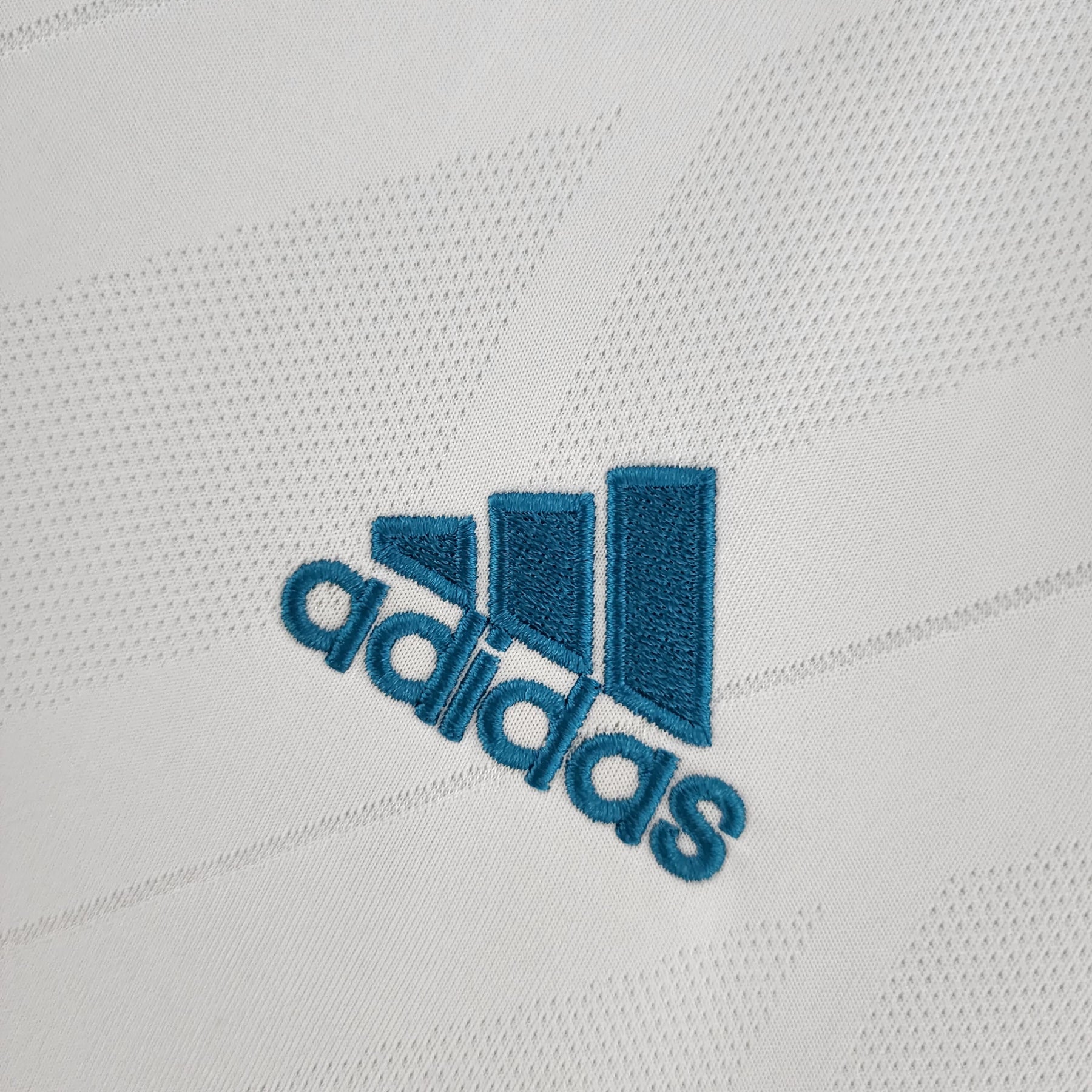 Camisa Retrô Real Madrid 17/18 – Versão Torcedor Home