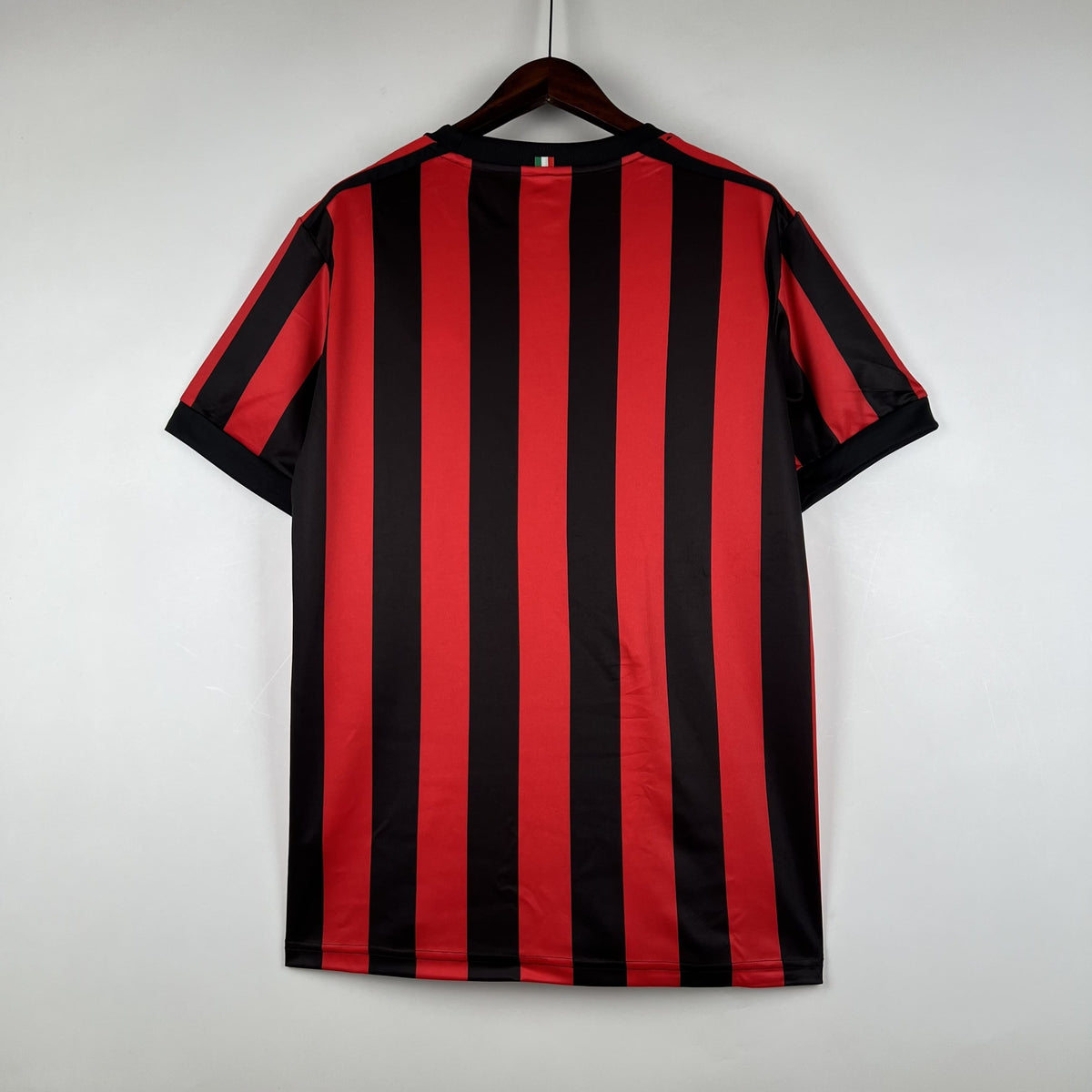 Camisa Retrô AC Milan 17/18 – Modelo Home