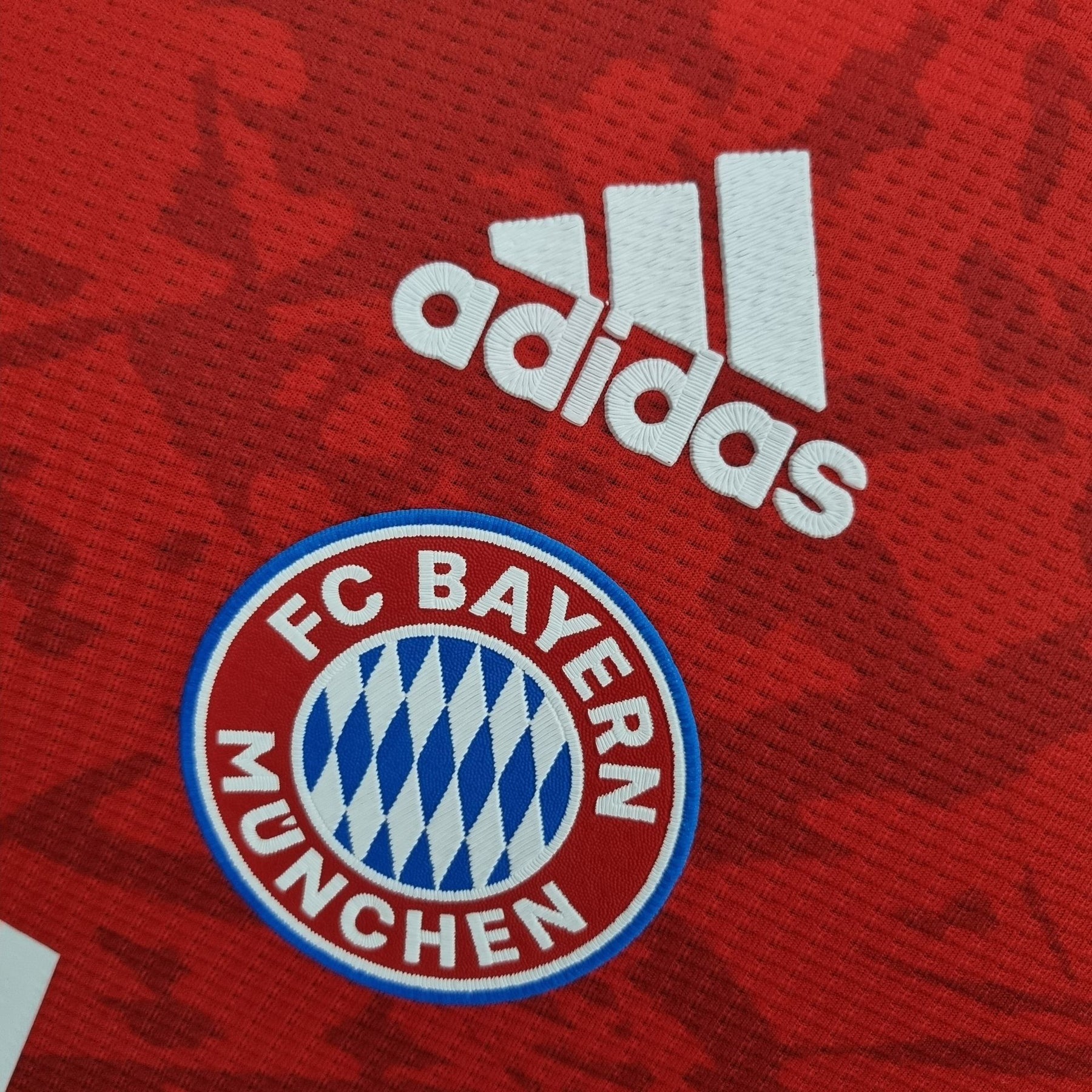 Bayern de Munique 22/23 – Camisa Player Edition Vermelha Clássica