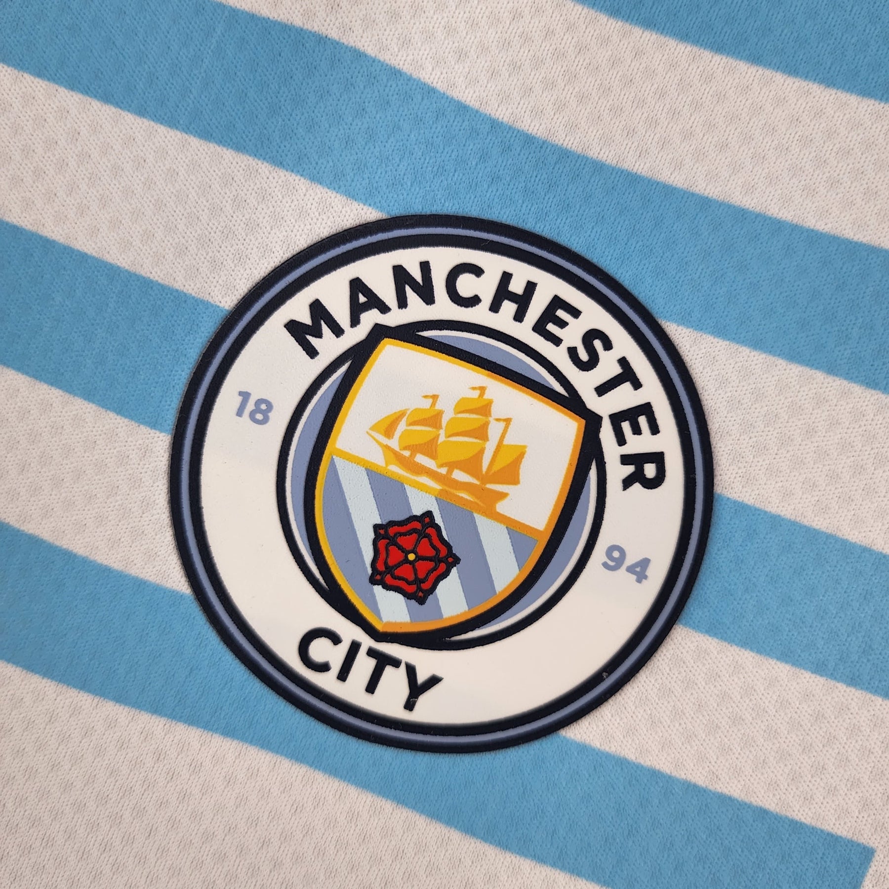 Camisa Manchester City 22/23 – Pré-Jogo Azul e Branco