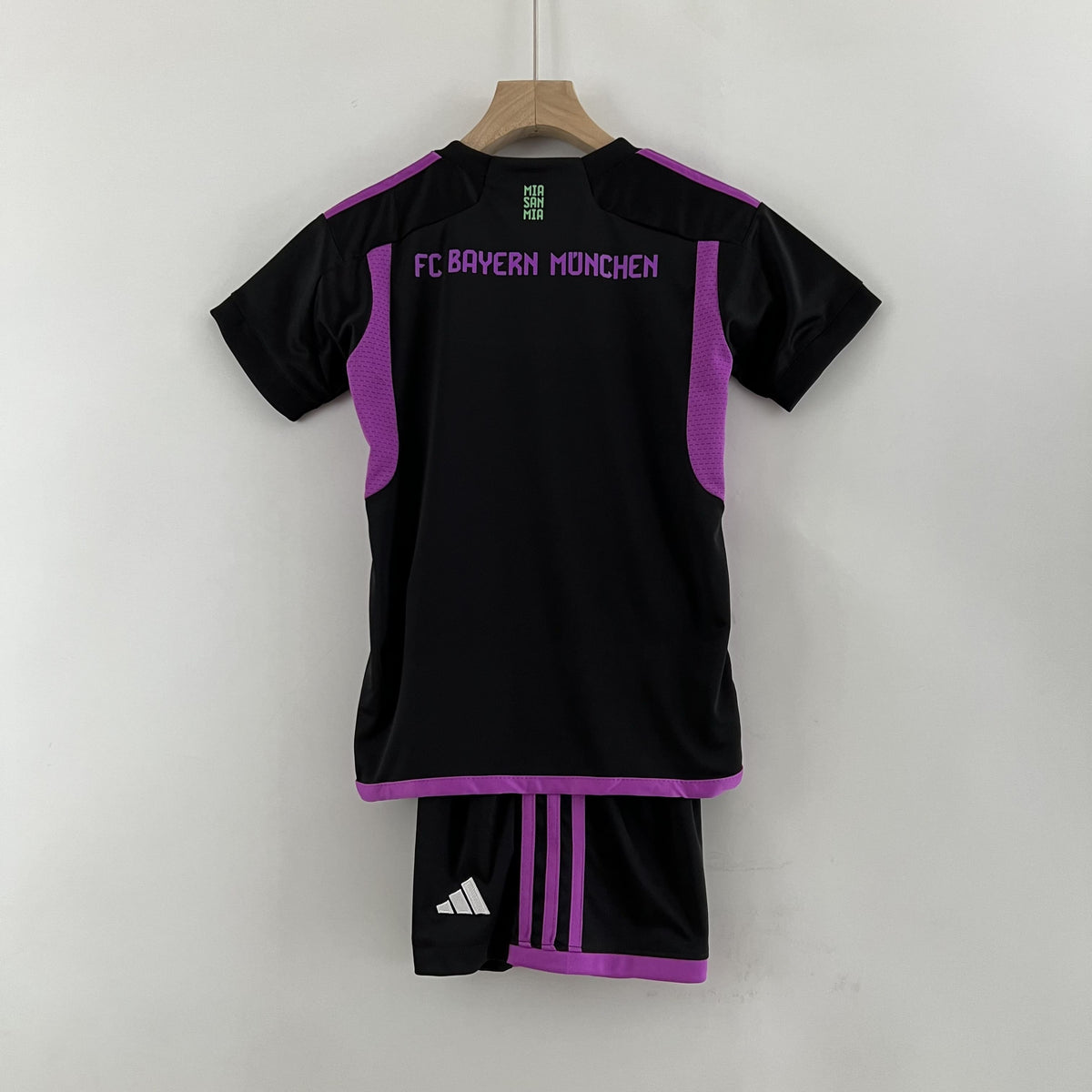 Conjunto Infantil Bayern de Munique 23/24 – Away