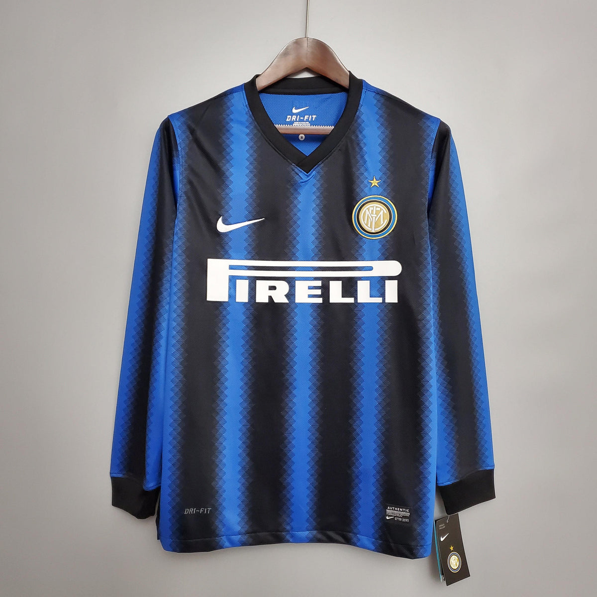 Camisa Manga Longa Retrô Inter de Milão I 10/11 Nike - Azul e Preto